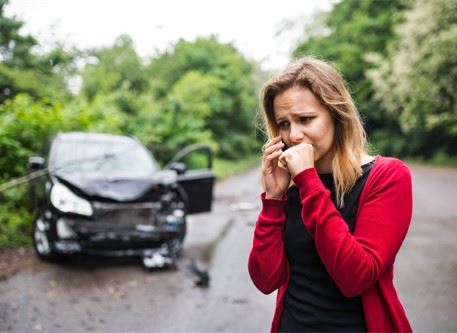 scared woman calling 911 after new york car crash